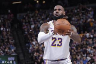 但在替补席 但在替补席