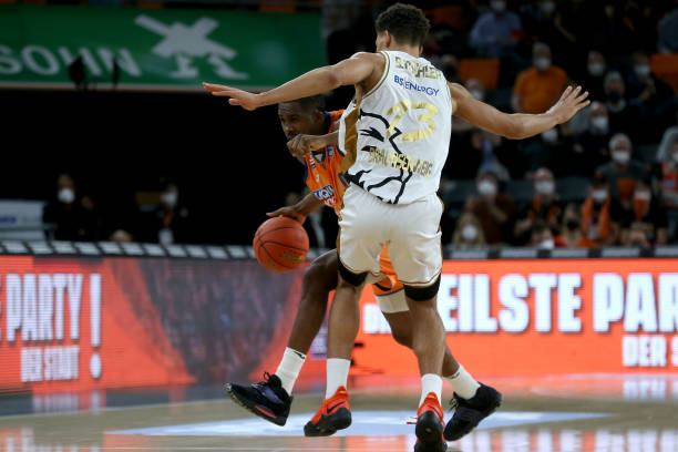 赛场上处乱 赛场上处乱